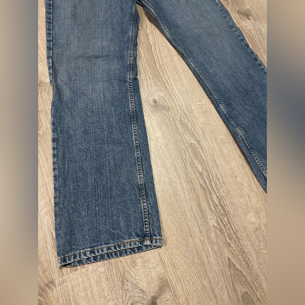 Signature by Levi Strauss Straight Leg Jeans | 32x32 Medium Wash Denim - Picture 3 of 7